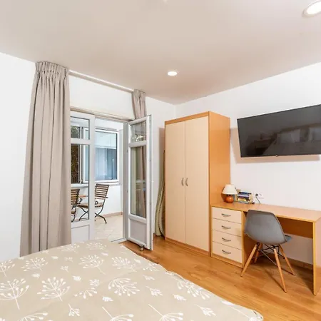 Casa Nova ゲストハウス 3*