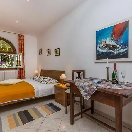 Πανσιόν Casa Nova 3*